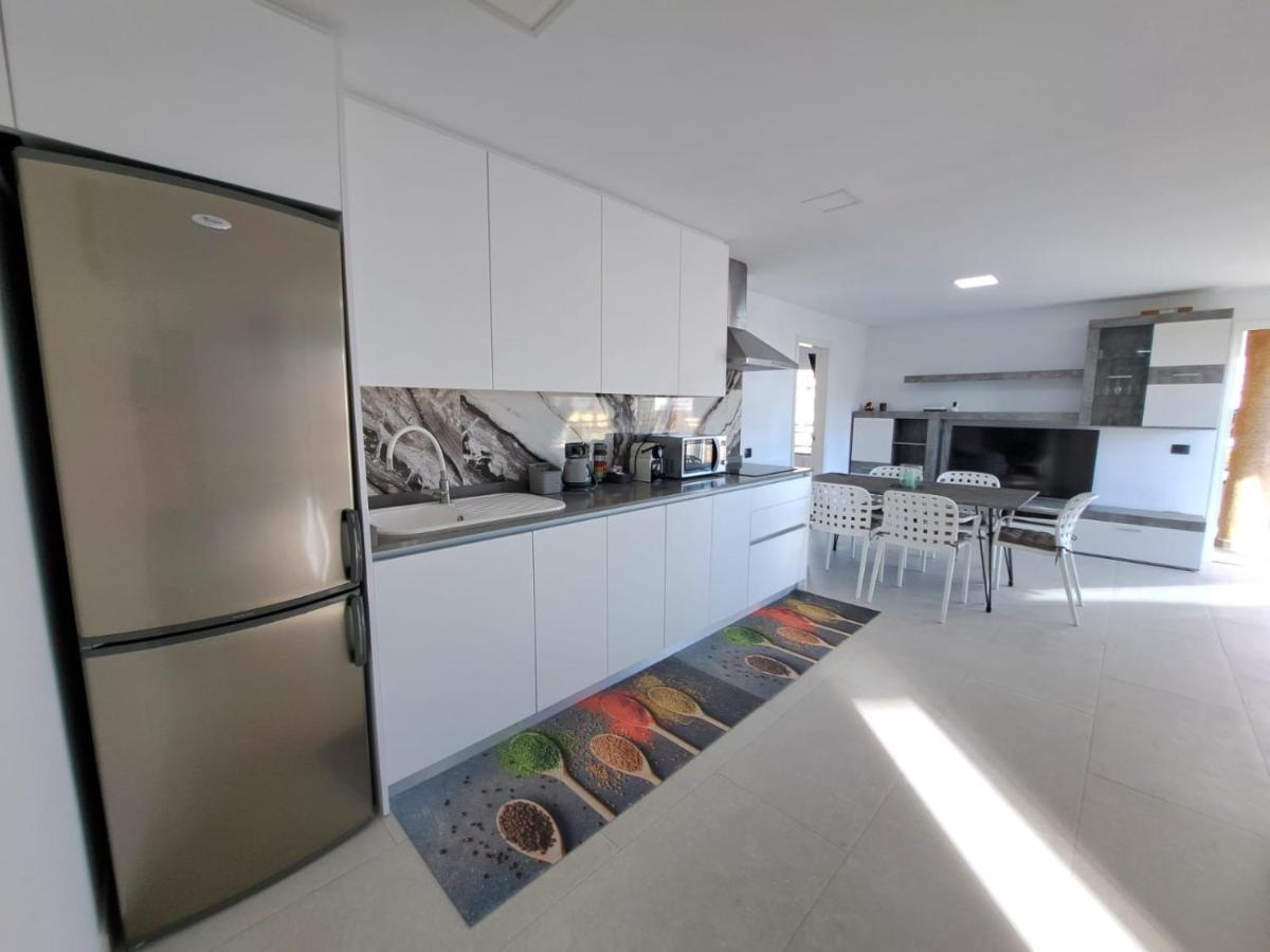 Newly Reformed 2 Bedroom Apartment In The Center Of Los Cristianos Los Cristianos  Esterno foto