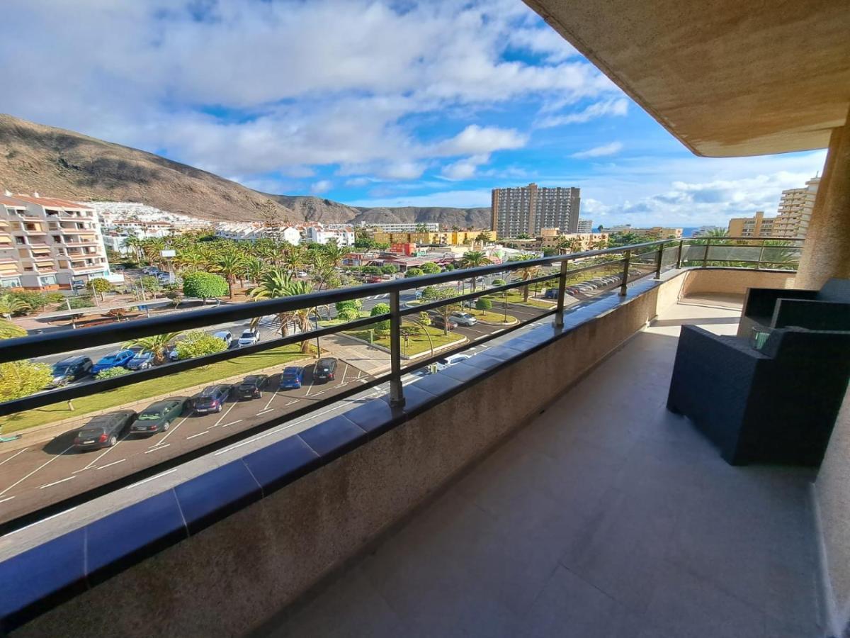 Newly Reformed 2 Bedroom Apartment In The Center Of Los Cristianos Los Cristianos  Esterno foto