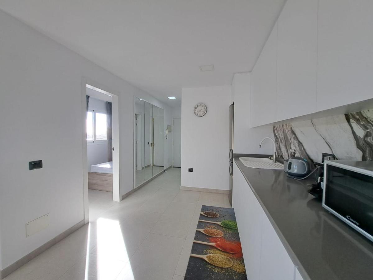 Newly Reformed 2 Bedroom Apartment In The Center Of Los Cristianos Los Cristianos  Esterno foto