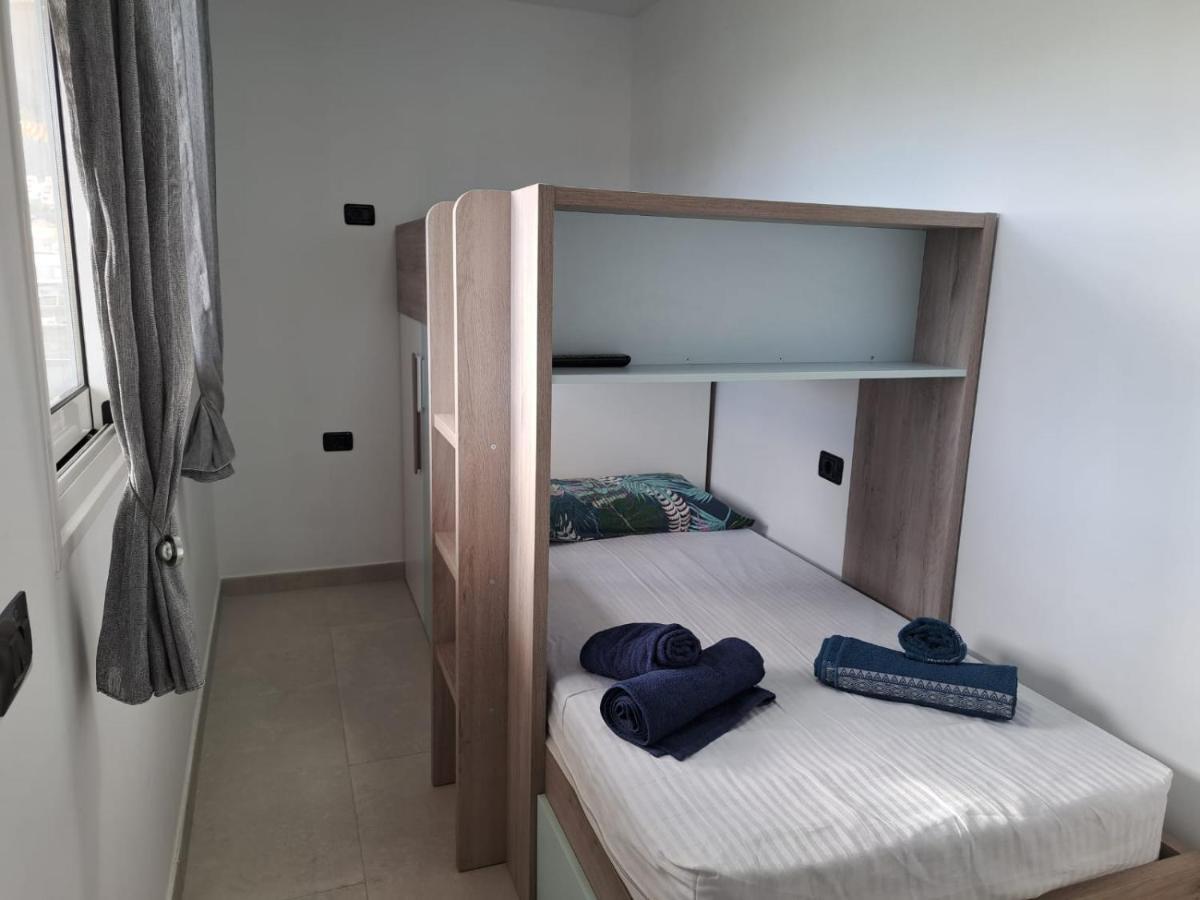 Newly Reformed 2 Bedroom Apartment In The Center Of Los Cristianos Los Cristianos  Esterno foto