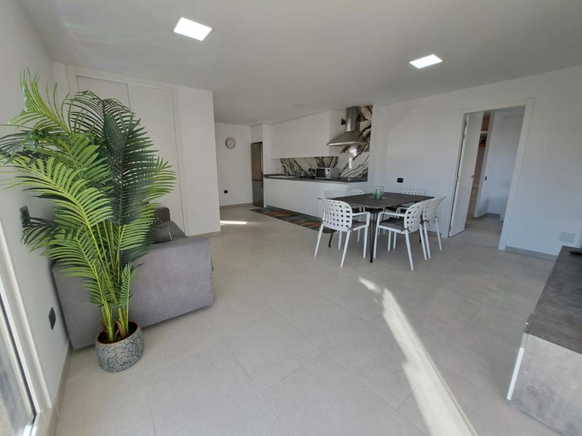 Newly Reformed 2 Bedroom Apartment In The Center Of Los Cristianos Los Cristianos  Esterno foto