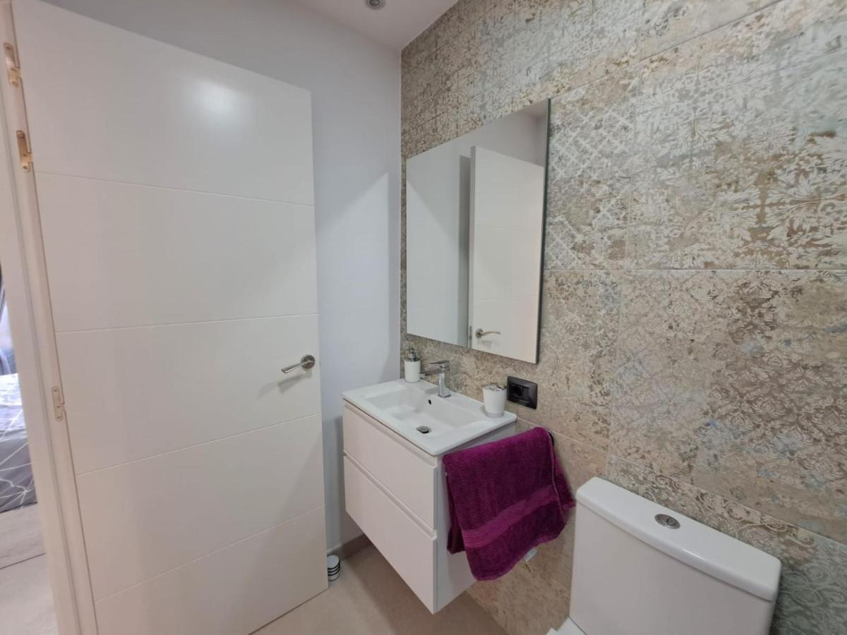Newly Reformed 2 Bedroom Apartment In The Center Of Los Cristianos Los Cristianos  Esterno foto