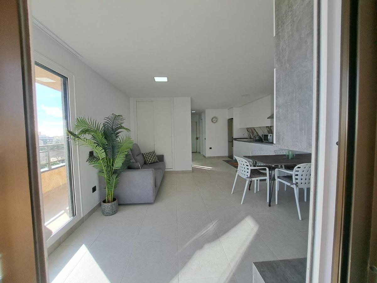 Newly Reformed 2 Bedroom Apartment In The Center Of Los Cristianos Los Cristianos  Esterno foto