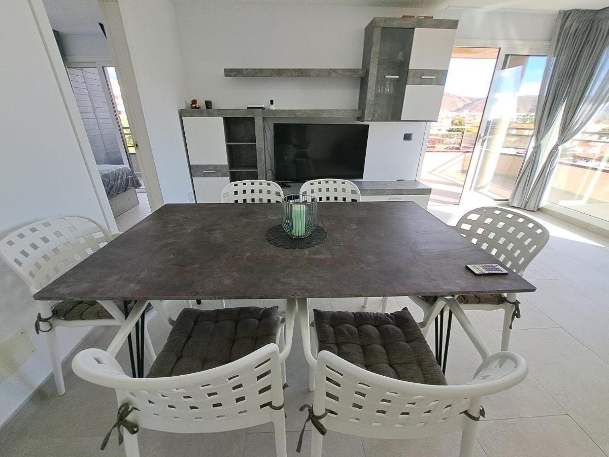 Newly Reformed 2 Bedroom Apartment In The Center Of Los Cristianos Los Cristianos  Esterno foto